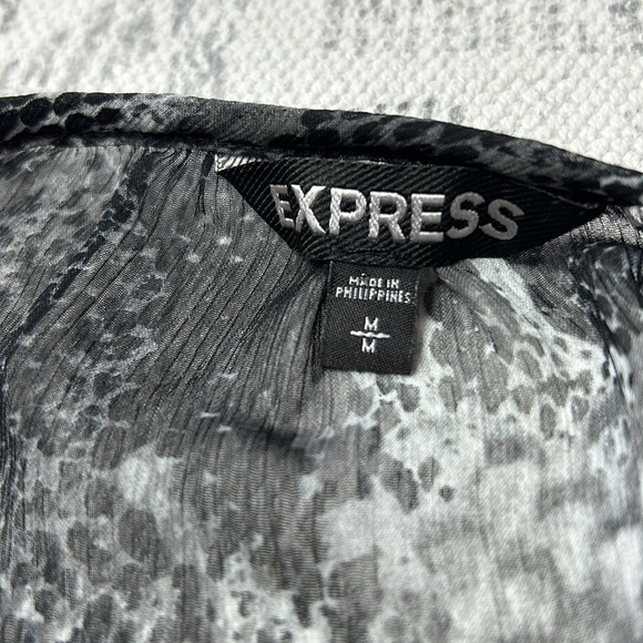 Express Gray Sheer Snakeskin Patterned Long Sleeve Batwing Blouse M - Picture 6 of 7